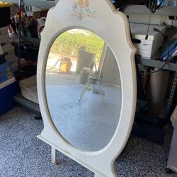 Free Children’s Dresser Mirror 