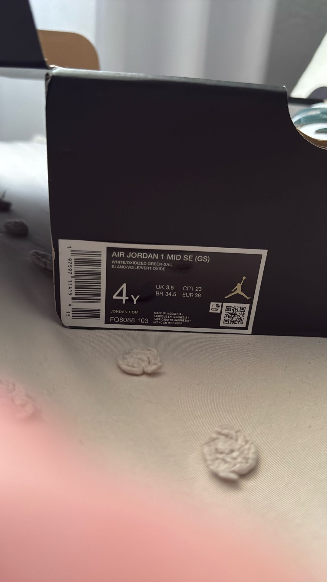 jordan AJ mid se