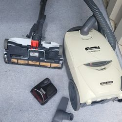 kenmore progressive 116 vaccum  with power  brush and attachments  