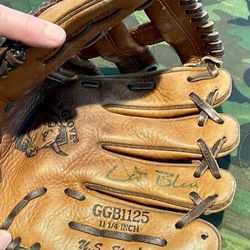 Vida Blue Signed Rawlings Baseball Glove