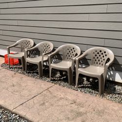 4 Resin Stacking Chairs