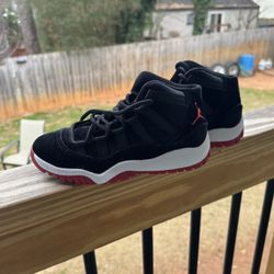 “Velvet Bred” Jordan 11 Size 1y