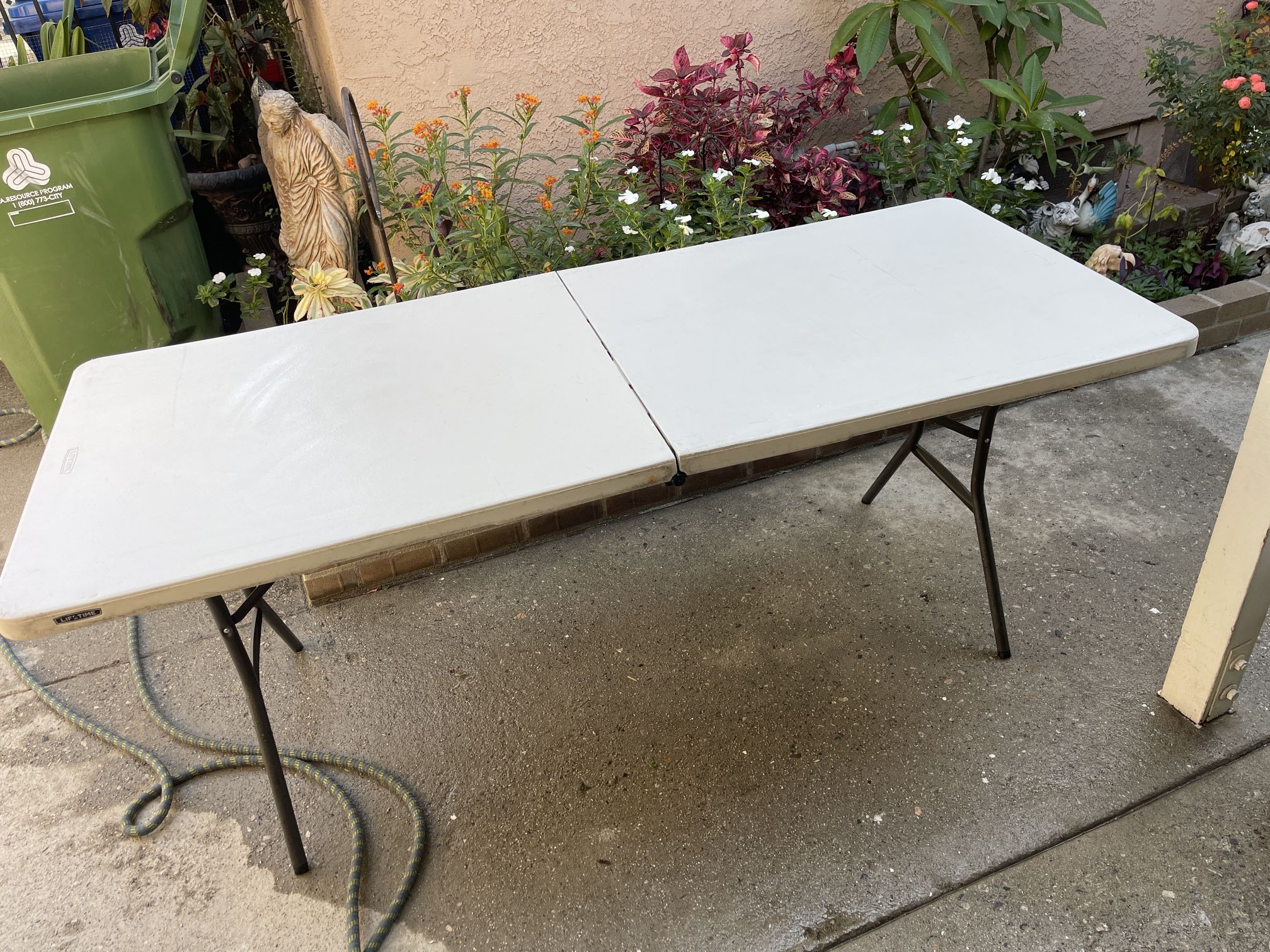 (2) 6ft Folding Lifetime Tables