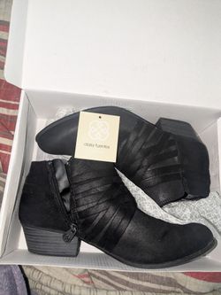 Daisy Fuentes Ankle Boots