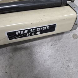 Gemini projector screen 40 x 40