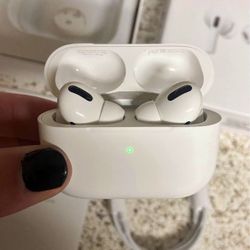 Apple Airpods Pro brand new **SEALED**