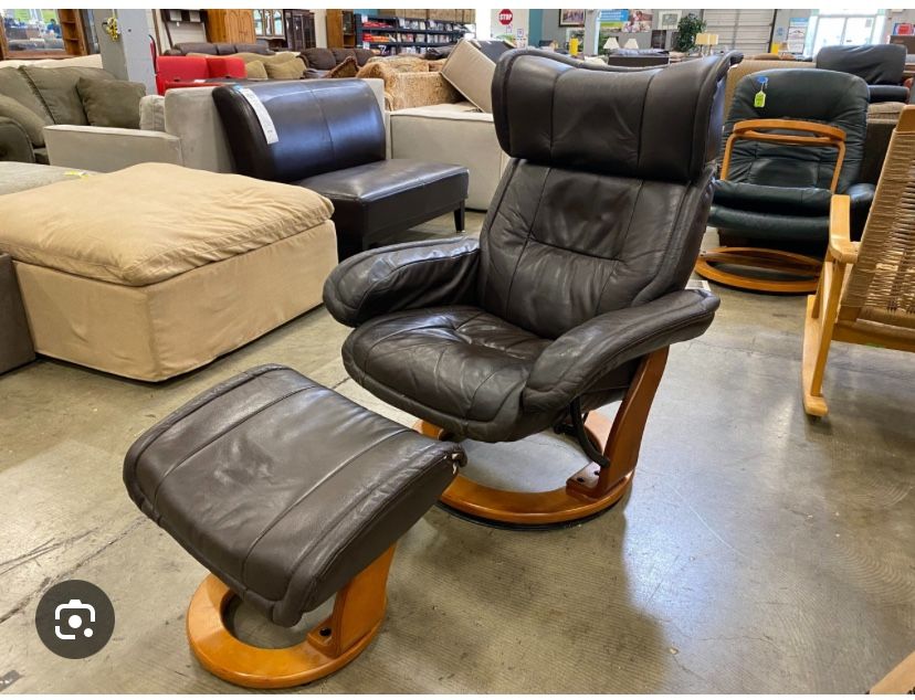 Carlton Leather Recliner by BenchMaster