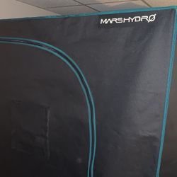 Grow Tent With Equipment 