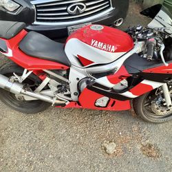 2000 Yamaha R6