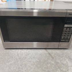 2016 Panasonic Inverter Microwave Oven- Model # NNSA651S- Very Good Condition