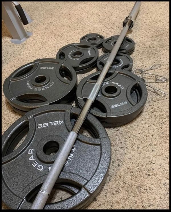 300lb Olympic Weight Set, 7ft Olympic Bar New in Box for Sale in Raleigh, NC OfferUp