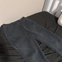black nike tech sweatpants 