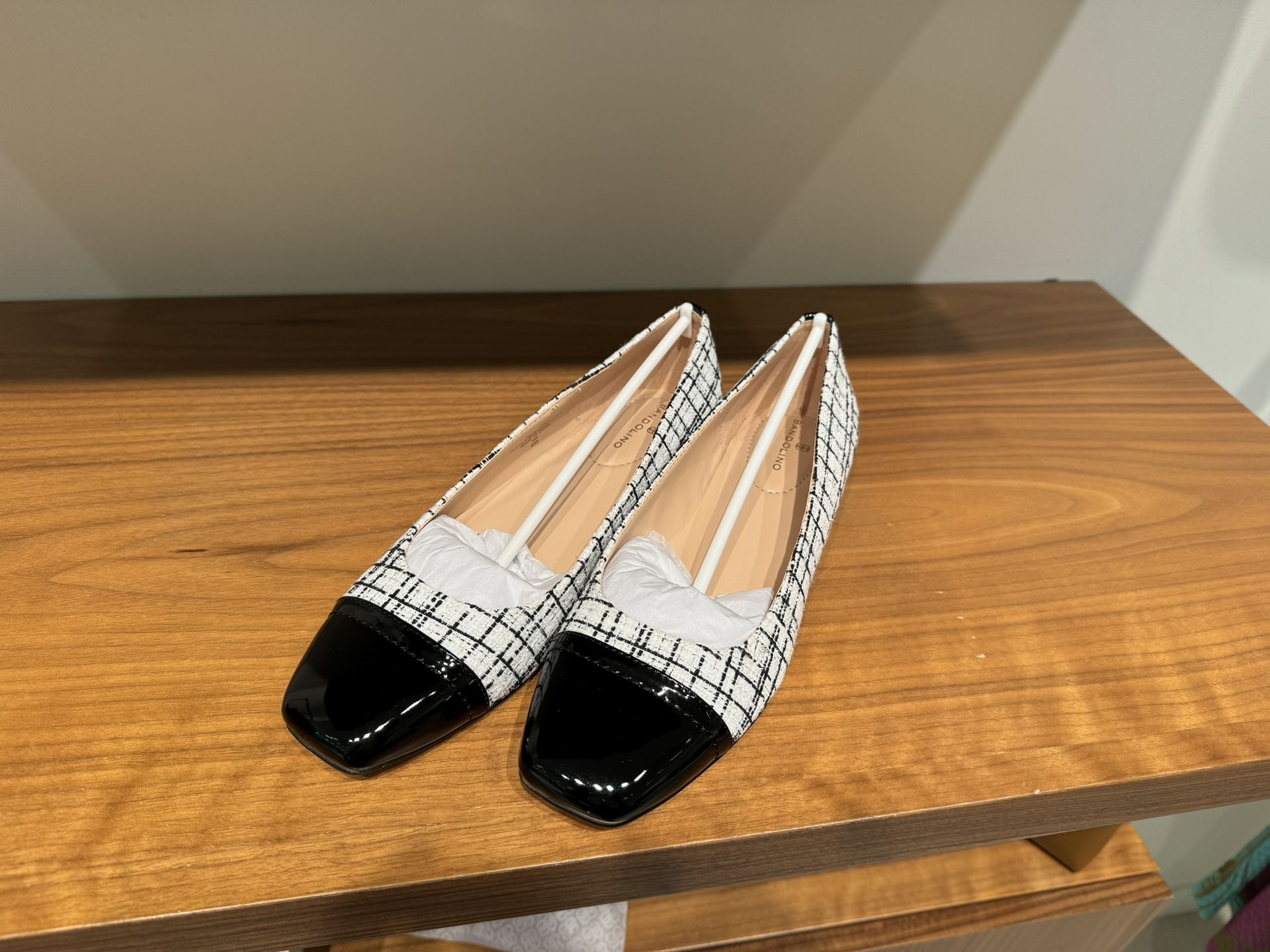 Bandolino Flats Size 8