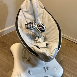 4 Moms Swing