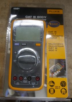 New Fluke (contact info removed) Multimeter 15B+ 600 V LCD Yellow. F(contact info removed)2.