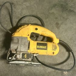 DeWALT DW317 5.5 Amp Corded Variable Speed Jig Saw Kit with Bag