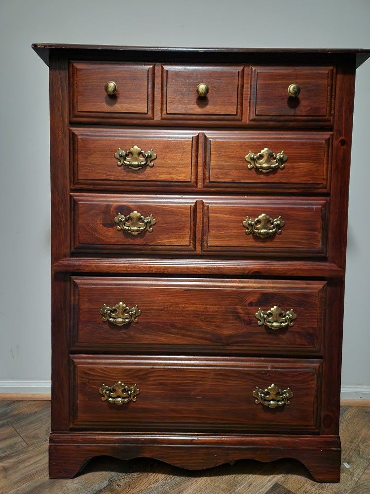 Vintage Broyhill 5 Drawer Dresser