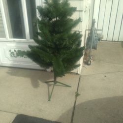 4ft Christmas tree