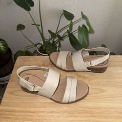 Women Sandals Size 7M