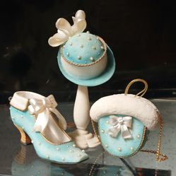CLASSIC TREASURES Ladies Collectible Ensemble Ceramic SHOE HAT PURSE & STAND