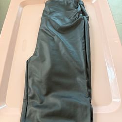 WOMANS LEATHER PANTS