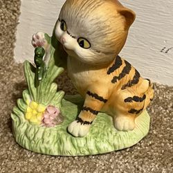 Vintage porcelain Kitten & Caterpillar figure