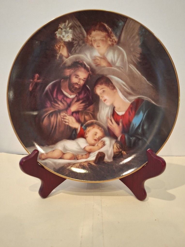 Bradford Exchange plate "An Angel's Message" from the "Promise of a Savior" collection.