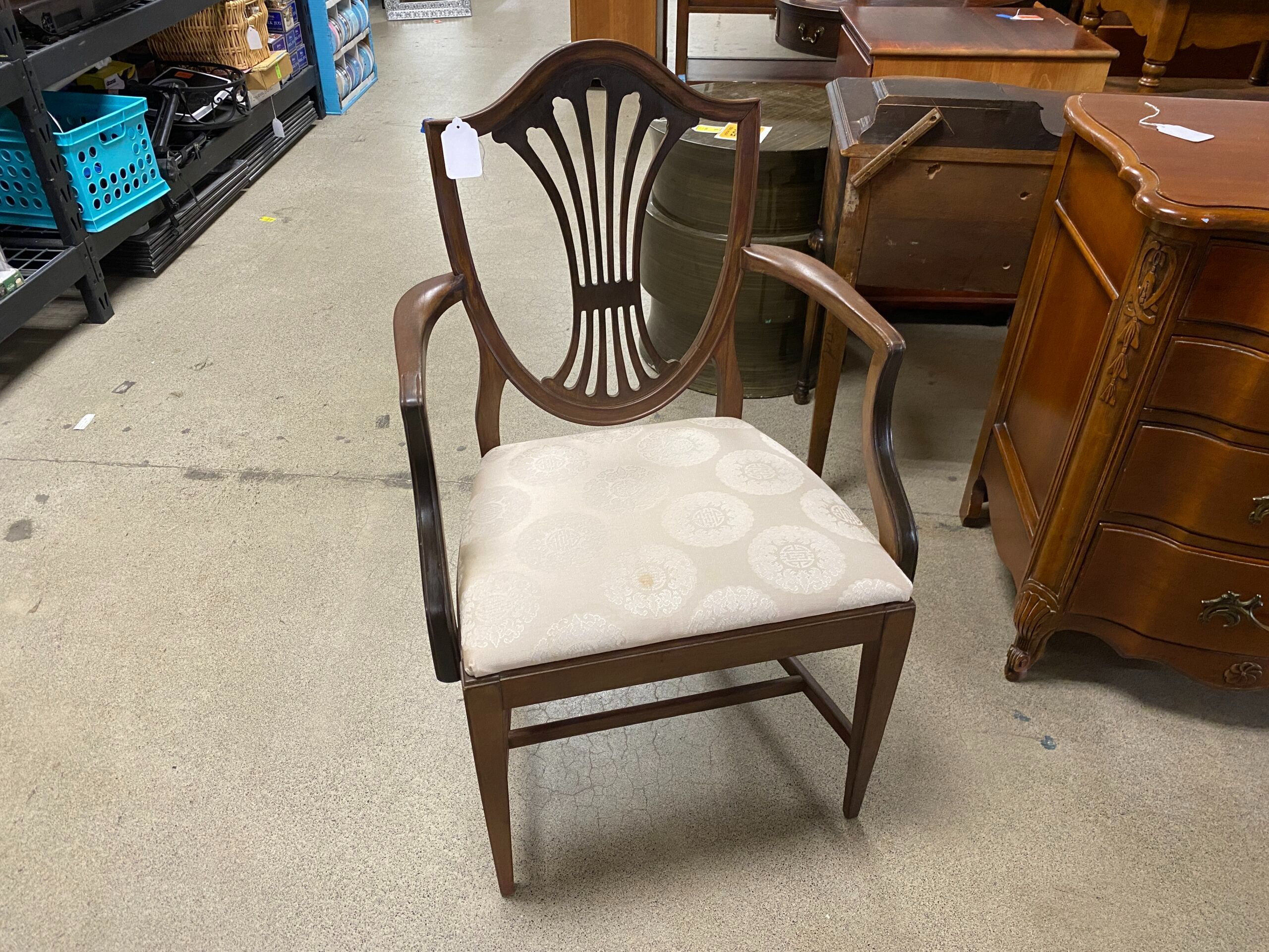 BROYHILL Antique Shield Dining Chair w/ Arms