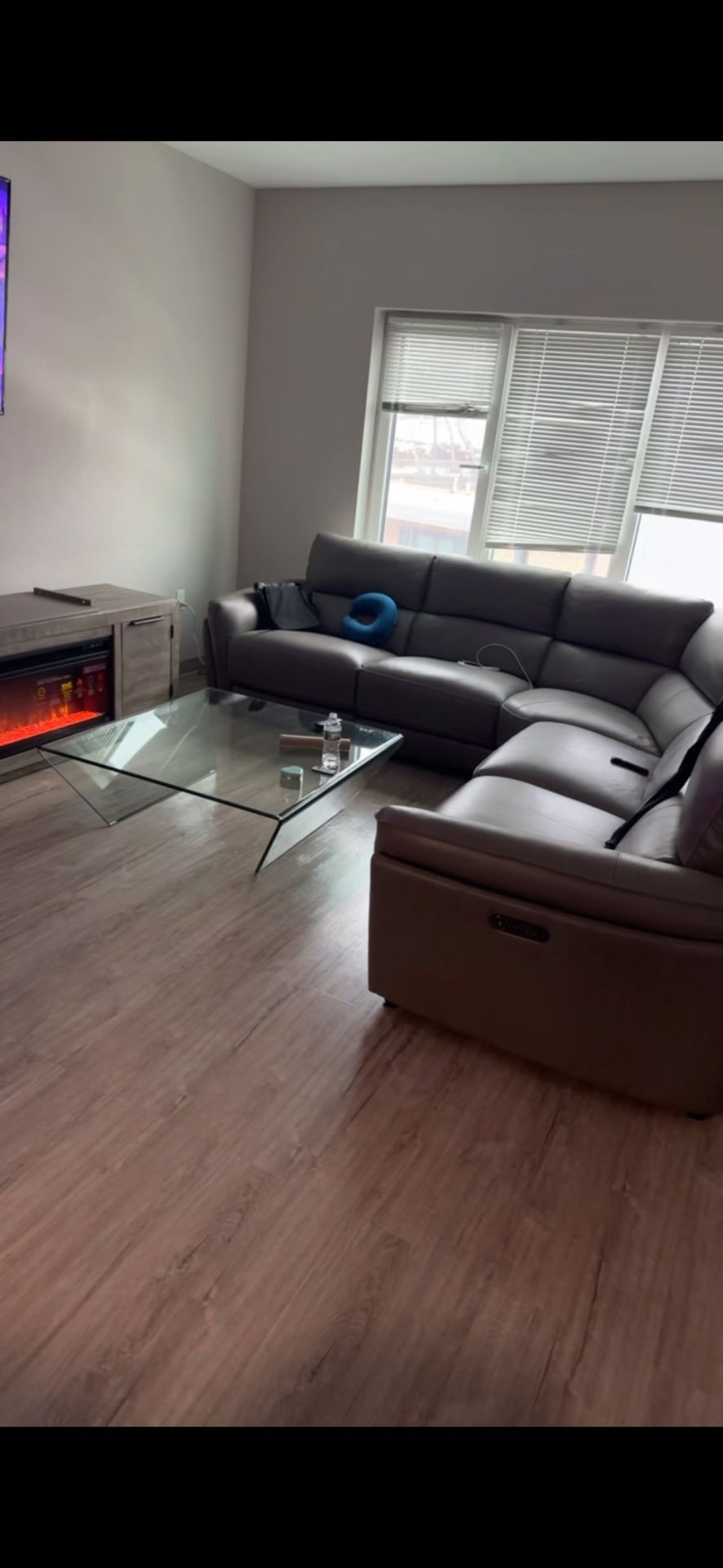 Nevada 5 Piece Leather Power Reclining Sectional with 3 Recliners