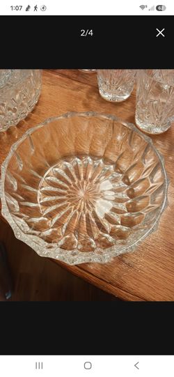 Decorative glass bowl