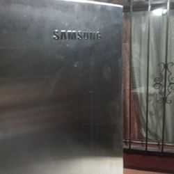 Samsung Refrigerator Stainless Steel $300