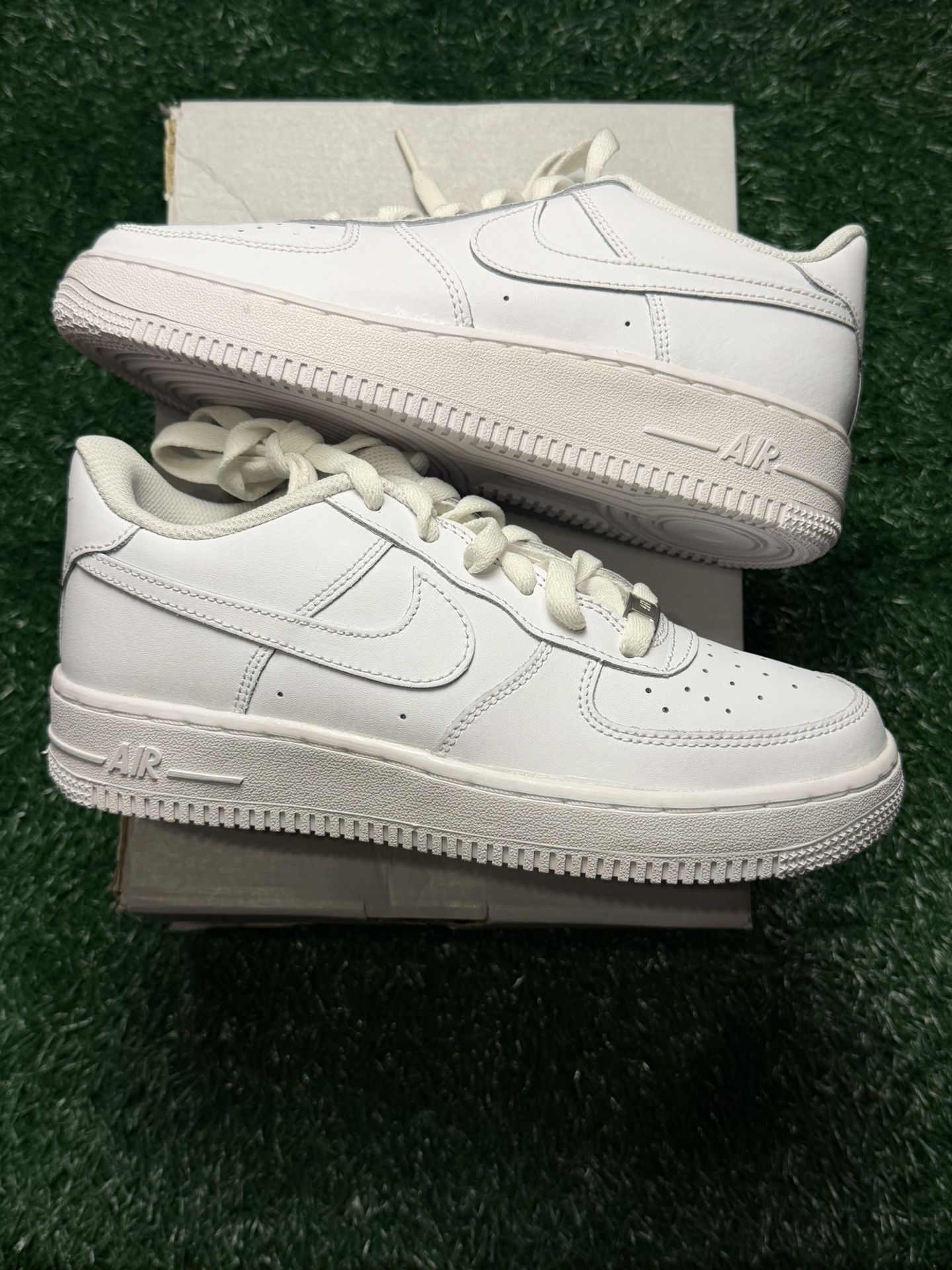 Nike Air Force 1 Size 6 Y ( New)