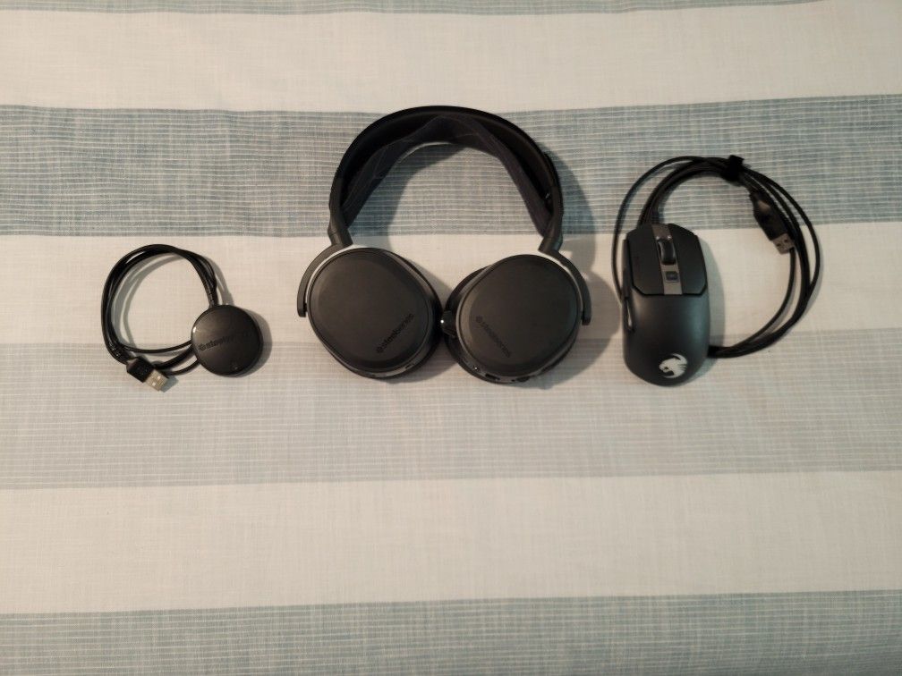 Steelseries Arctis 7 & Roccat Kain 120