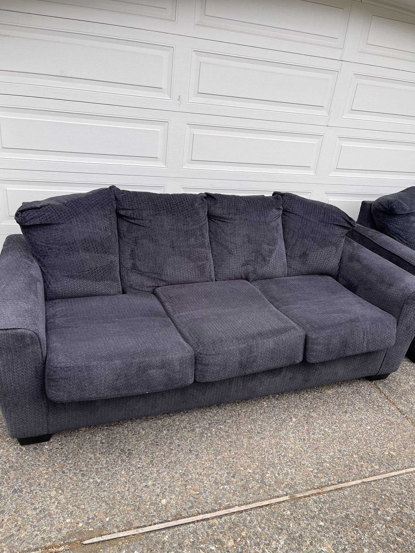 Couch And Love Seat Set Great Condition 
