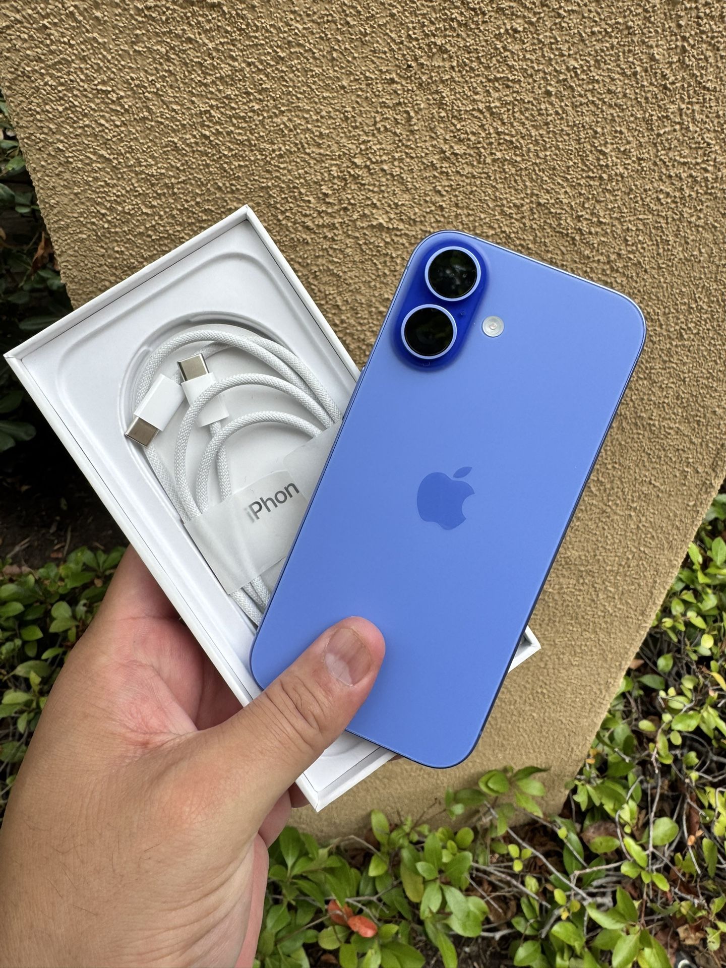 IPhone 16 128gb GB, Pristine Like New Condition. Unlocked Use any carrier. Hablo Espanol.
