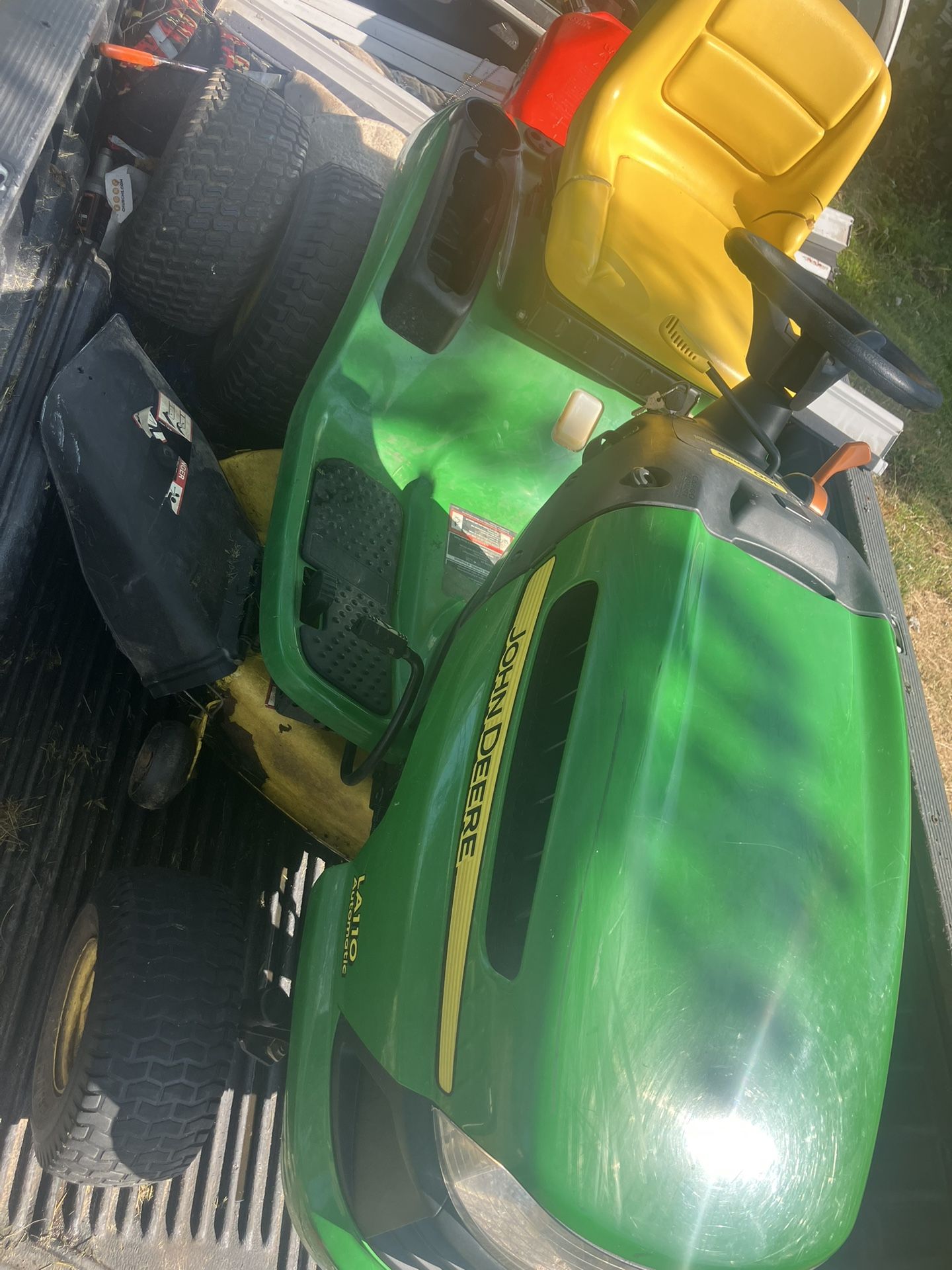 John Deere Riding Lawnmower