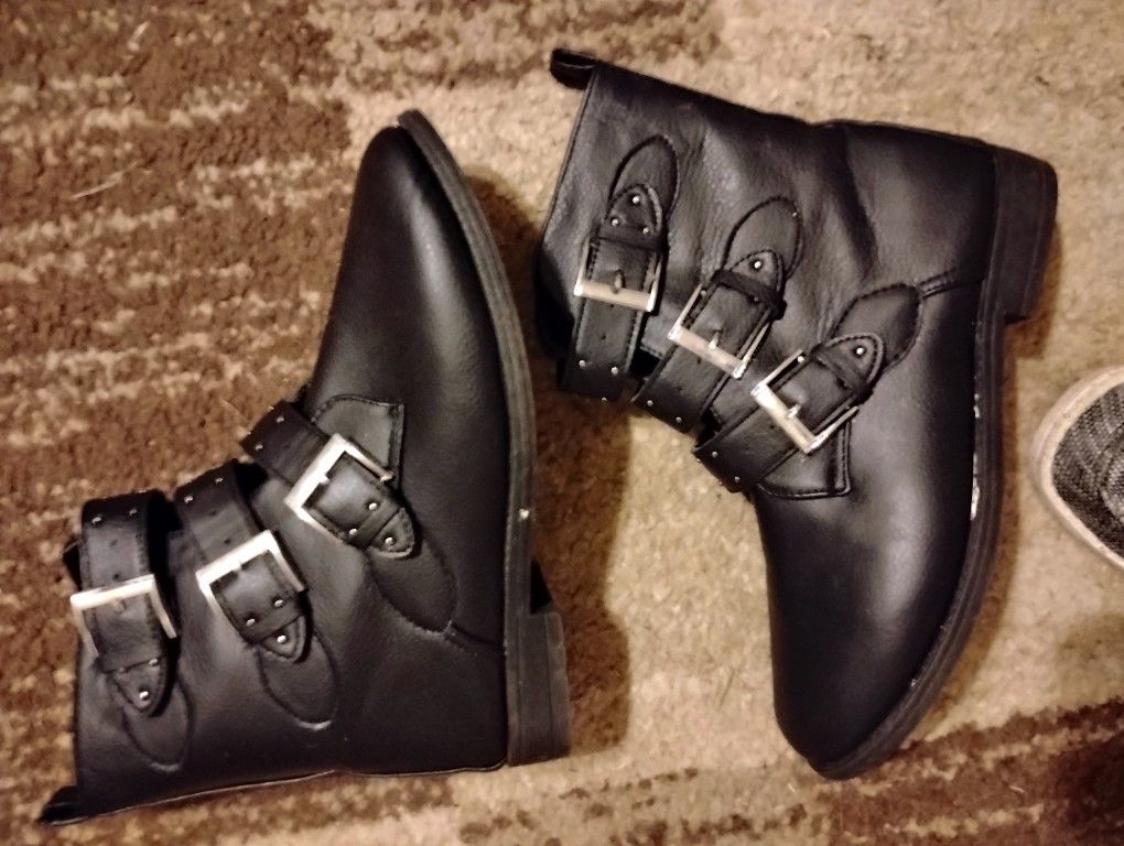 Size 8 N A Half Boots