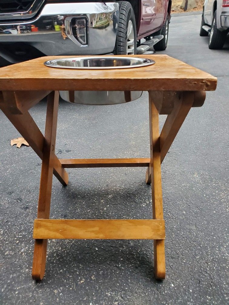 Collapsible Dog Bowl Holder