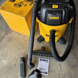DEWALT 9-Gallon 5 HP Corded Wet/Dry Shop Vacuum with Accessories Included NEW