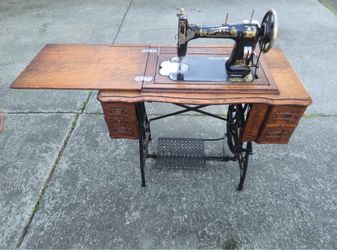 White Rotary vintage sewing machine