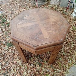End Table In Good Condition Asking $10