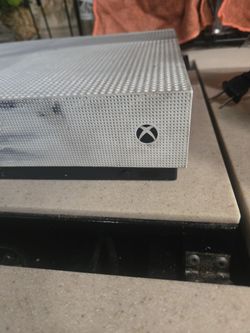 This is a white Microsoft Xbox One S red remote
