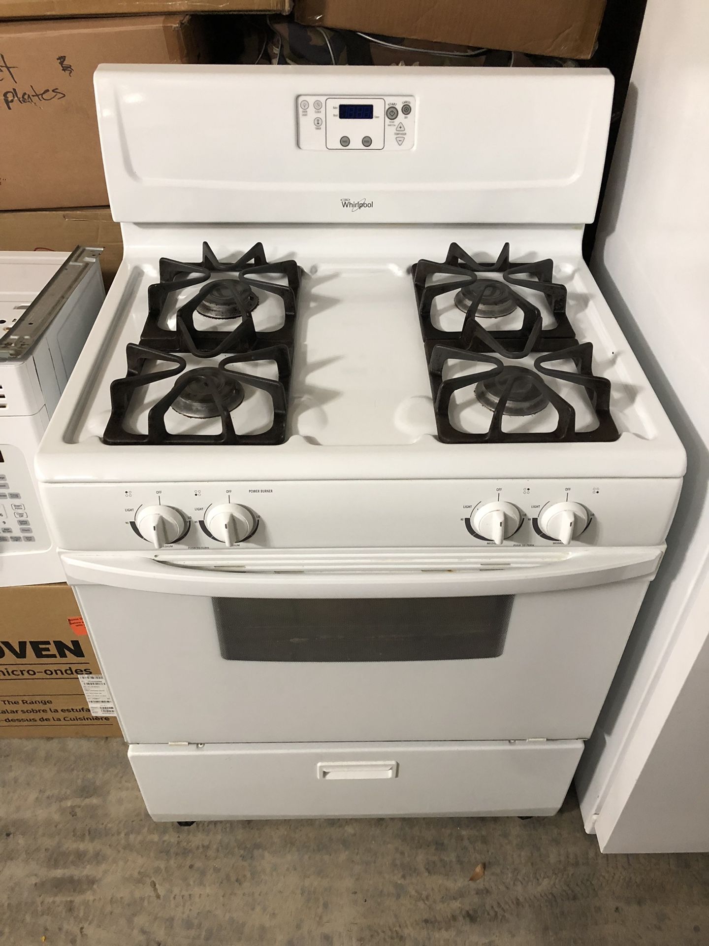 Whirlpool 4 burner gas stove in great working condition