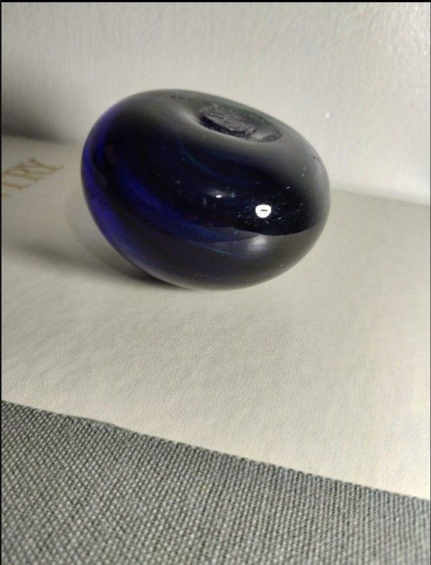 VINTAGE DARK COBALT GLASS PAPERWEIGHT 3"×2" - AB98