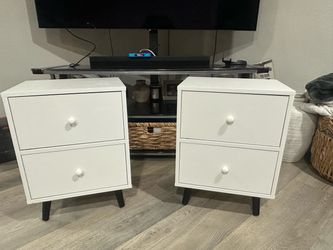 White night stand pair