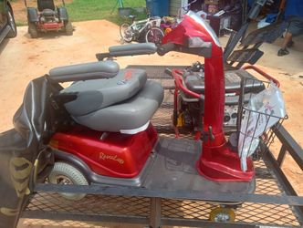 Hub around scooter