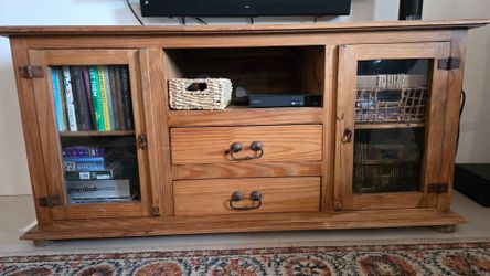 tv stand- PENDING PICKUP