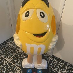 2007 M&M standing display