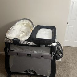 Graco bassinet with rocker and changing table