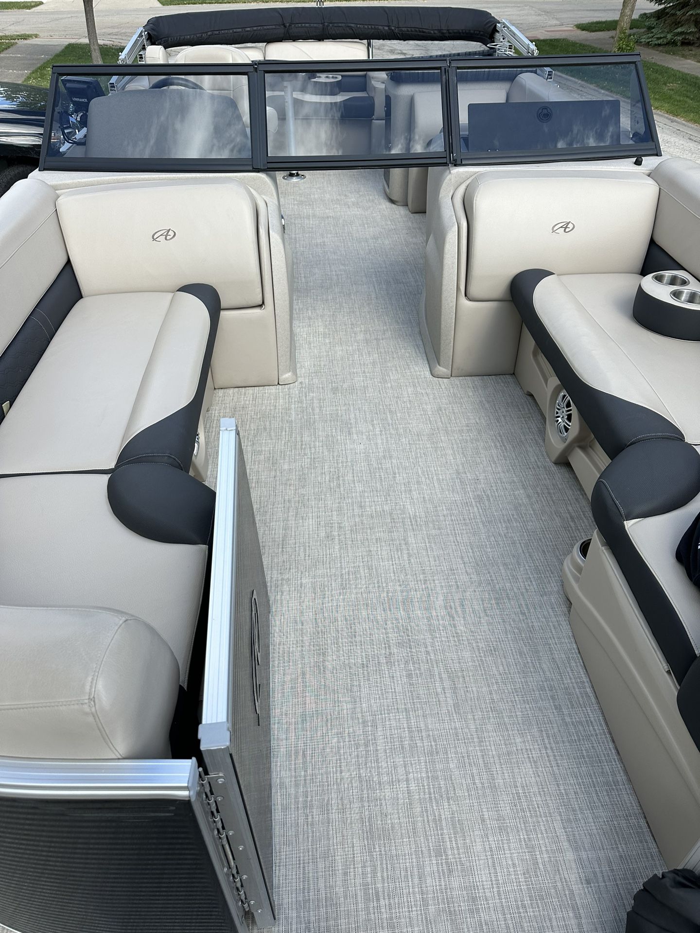 2018 Avalon Tritoon